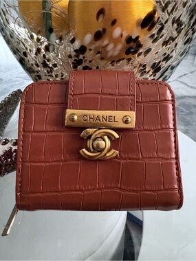 CHANEL Brown Croc-Embossed Leather Wallet with Gold Hardware